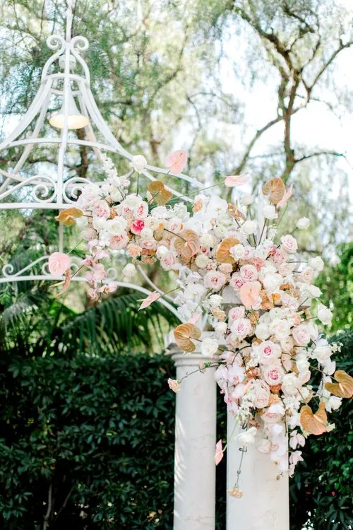Floral design by The Little Branch